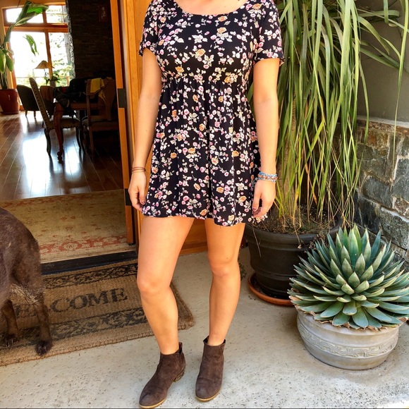 Billabong Dresses & Skirts - Floral summer dress